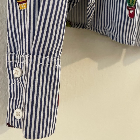 Cute button down 😍 - Picture 4 of 5